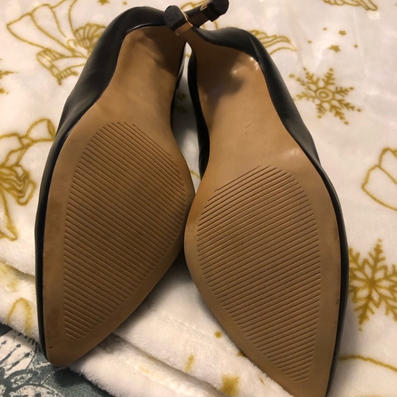 EUC Apt 9 3 1/2” Heels 8 M - Picture 12 of 13